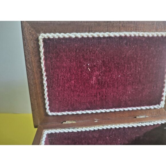 VINTAGE Wooden Decorative Box Inlaid jewelry box felt insert 6.5" x 4.75" - Picture 10 of 15